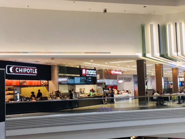 Woodfield%27s+new+dining+pavilion+offers+customers+a+brighter%2C+open+dining+experience.